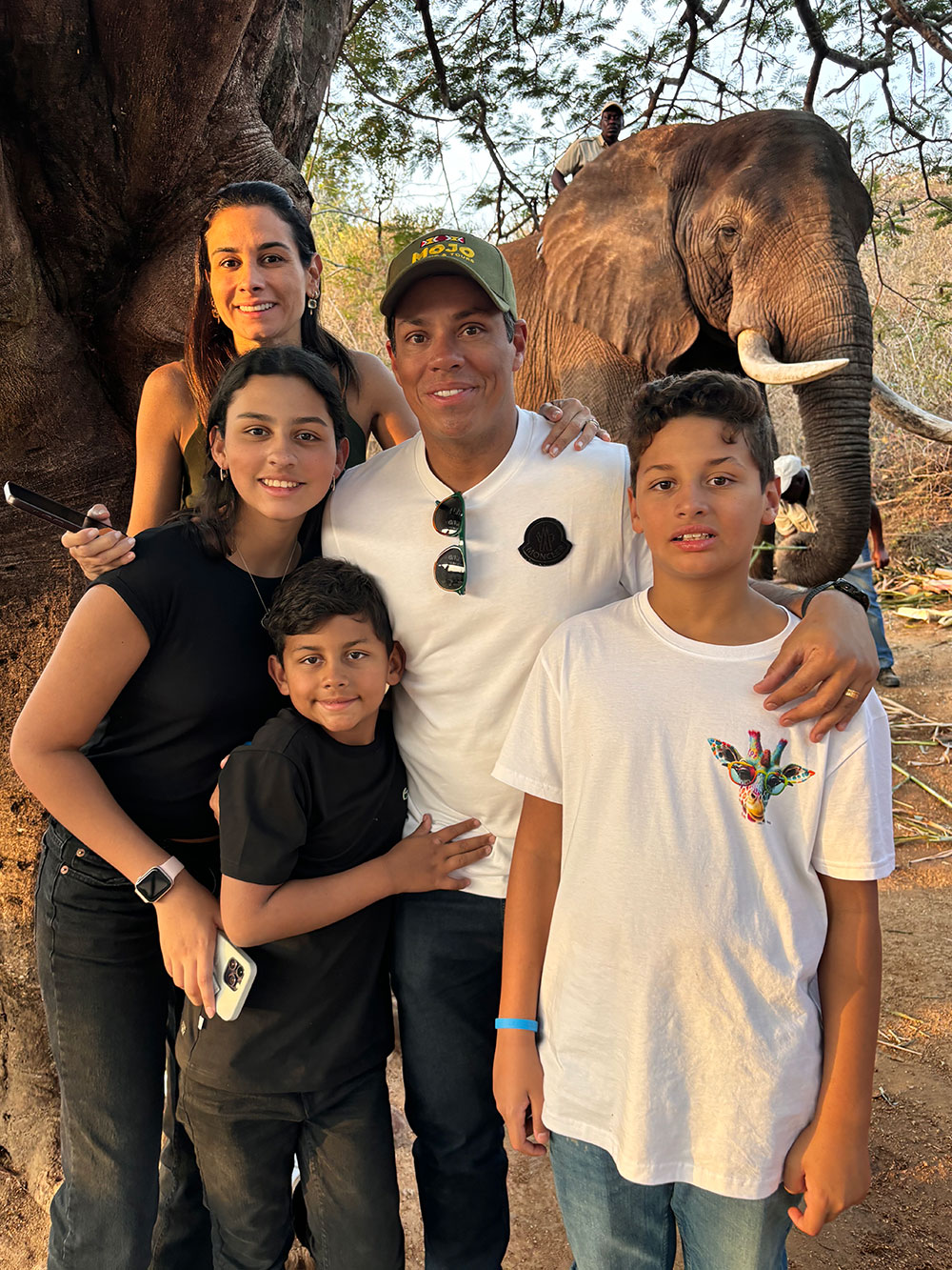 Família brasileira com crianças em safári com a Mojo Safáris