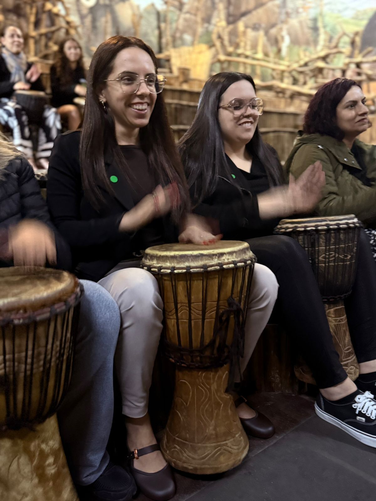 Grupo de mulheres entra no ritmo da África do Sul em viagem